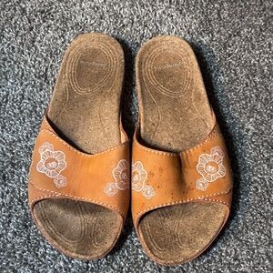 Patagonia orange leatherSlide Sandals with Floral Detail
